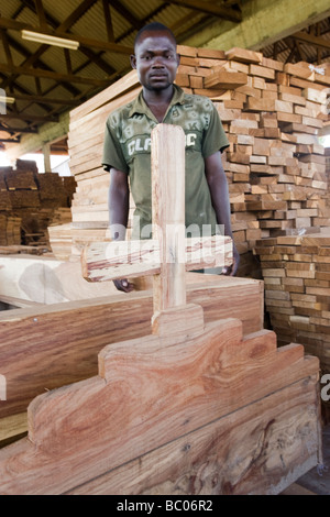 Die HIV-AIDS-Krise führte ein Sägewerk, Särge, Quelimane Mosambik zu machen Stockfoto