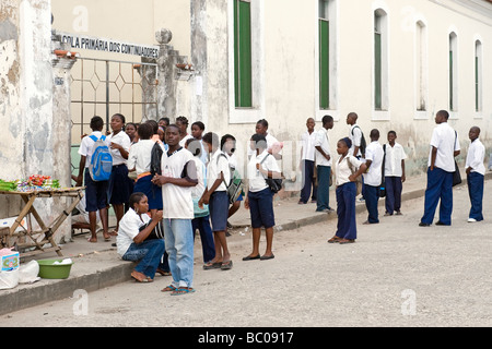 Schüler an einer Schule in Quelimane Mosambik Stockfoto