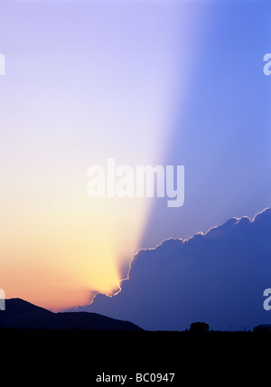 Sonnenuntergang hinter Mout Ventoux Vaucluse Provence Frankreich Stockfoto