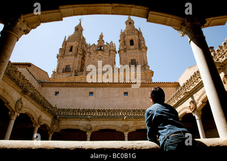 Innenhof der Casa de Las Conchas und Päpstlichen Universität in Salamanca Castilla Leon Spain Stockfoto