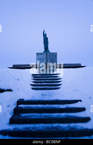 Statue von Ingólfur Arnarson den Norseman, Reykjavik in 874 Downtown Reykjavík Island Montag, 9. Februar 2009 gegründet Stockfoto