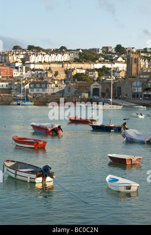 Angeln Boote St Ives Hafen Cornwall Stockfoto