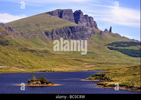 Storr vom Loch Fada. Trotternish, Isle Of Skye, innere Hebriden, Schottland, Vereinigtes Königreich, Europa. Stockfoto