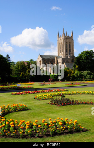 Der Klostergarten und St Edmundsbury Cathedral, Bury St Edmunds Suffolk England UK Stockfoto