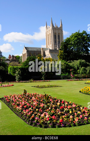 Der Klostergarten und St Edmundsbury Cathedral, Bury St Edmunds Suffolk England UK Stockfoto