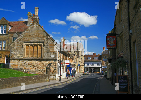 Suche entlang Halbmondstrasse in Sherborne, Dorset, England, UK Stockfoto