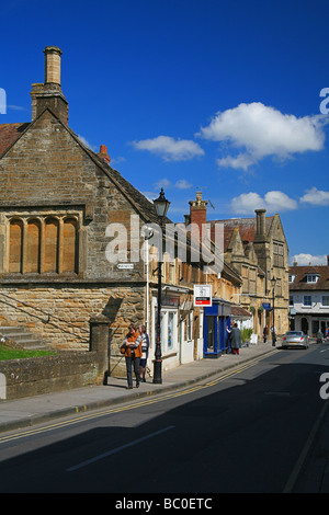 Suche entlang Halbmondstrasse in Sherborne, Dorset, England, UK Stockfoto