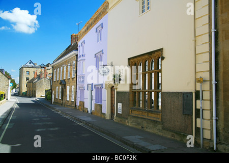 Suche entlang der langen Straße in Sherborne, Dorset, England, UK Stockfoto