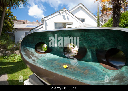 Exponate im Barbara Hepworth Museum in St Ives in Cornwall Stockfoto