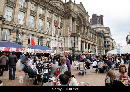 die internationalen Lebensmittelmesse im Juni 2009 mit Rathaus im Hintergrund Victoria Platz Birmingham uk Stockfoto