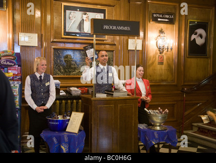 Die Lobby des Her Majesty Theatre, Haymarket zeigt das Phantom der Oper, Londons West End, UK Stockfoto