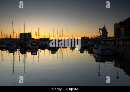 Dawn Sonnenaufgang über Sutton Harbour auf Plymouth alte Barbican Devon UK Stockfoto