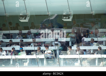 Journalisten arbeiten in der Mediathek während der ICC WorldICC World Twenty20 Finale zwischen Pakistan und Sri Lanka an des Herrn. Stockfoto