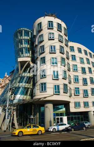 Tancici Dum das Tanzende Haus Rasinovo Nabrezi riverside Boulevard in Nove Mesto Neustadt Prag Tschechien Stockfoto