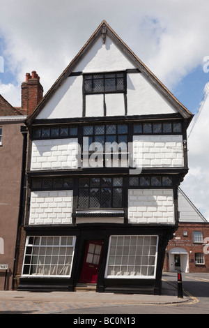 Krumme wonky Haus im malerischen historischen mittelalterlichen Holz gerahmt Gebäude. Canterbury Kent England Großbritannien Großbritannien Stockfoto