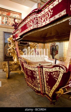 Papst Clement XI Botschaft Coach (der Ozeane), gebaut im Jahre 1716. Das Nationale Kutschenmuseum / Museu Nac. Dos Coches, Lissabon, Portugal. Stockfoto