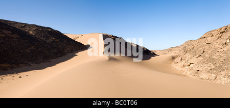 Panorama-Aufnahme von Sanddünen in der Wüste von Red Sea Hills, Östliche Wüste, Ägypten Stockfoto