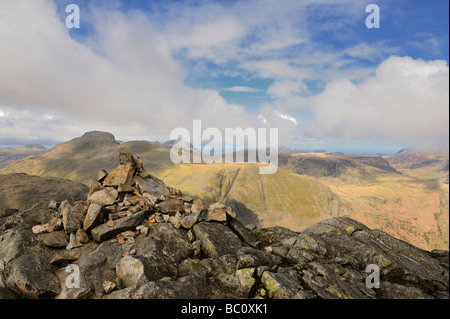 Die Gipfel des großen Giebel und Green Gable gesehen vom Gipfel des Wasdale, Borrowdale, Cumbria, England, Europa Stockfoto