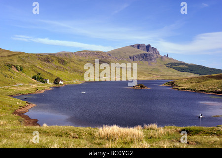 Storr vom Loch Fada. Trotternish, Isle Of Skye, innere Hebriden, Schottland, Vereinigtes Königreich, Europa. Stockfoto