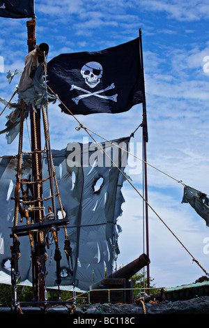 Piratenflagge auf Piratenschiff Stockfoto