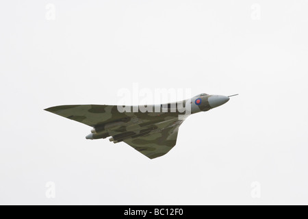 AVRO Vulcan G-VLCN (XH558) Bomber bei einem Überflug Stockfoto