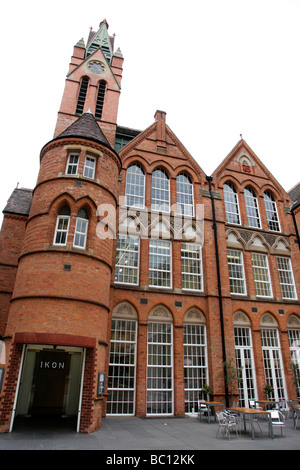 Fassade des Hauses Ikon Kunst Galerie in einer ehemaligen Schule Oozells Platz Birmingham uk Stockfoto