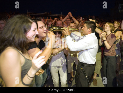 BUDAPEST Ungarn Juni 09 Shantel-Bucovina-Club führt in Terasz09 Stadium 9. Juni 2009 in Ungarn Stockfoto