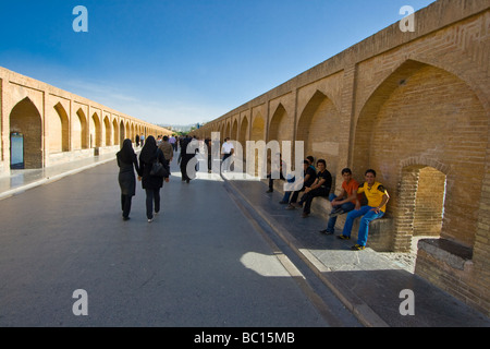 Siose dreißig drei-Bogen-Brücke in Esfahan Iran Stockfoto