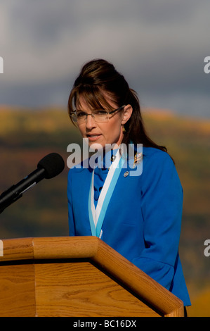 Alaska Gouverneur und US Vize-Präsidentschaftskandidat Sarah Palin erinnert an die Ereignisse von 9/11 (2001) und befasst sich mit Soldaten Stockfoto