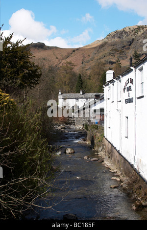 Black Bull & Hotelrestaurant in der Stadt von Coniston, Seenplatte, Cumbria Stockfoto