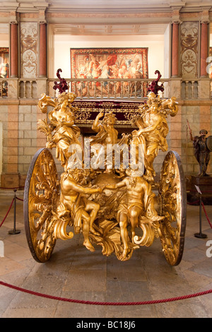 Papst Clement XI Botschaft Coach (der Ozeane), gebaut im Jahre 1716. Das Nationale Kutschenmuseum / Museu Nac. Dos Coches, Lissabon, Portugal. Stockfoto