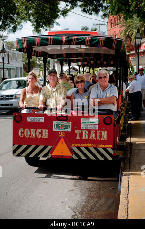 Touristen auf einen Conch-Zug in Down-Town Key West Florida Stockfoto