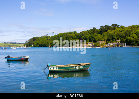 Boote auf dem Fluss Helford Helford Dorf Cornwall UK Stockfoto