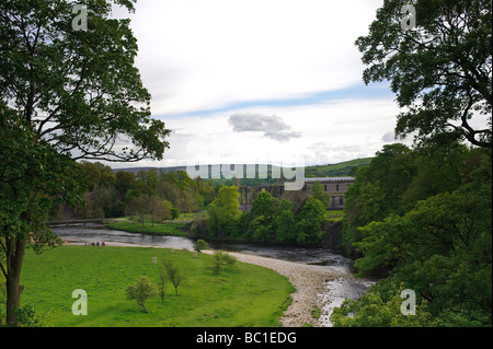 Bolton Priory in Yorkshire Dales Augustiner Kloster auf dem Fluß Wharfe Stockfoto