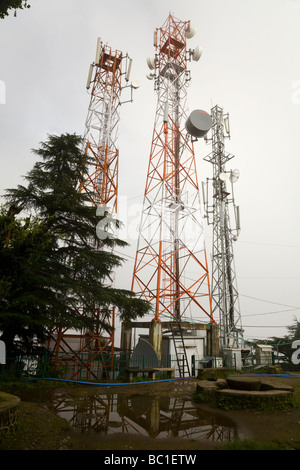 Telekommunikation-Türme in der Nähe von Shimla. Himachal Pradesh. Indien. Stockfoto