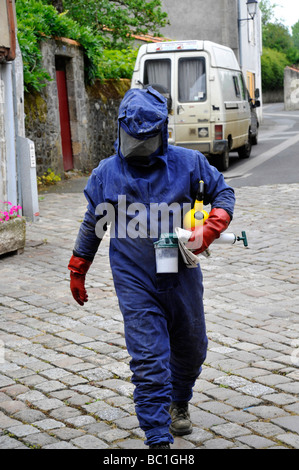 Pest Control Man im Parthenay, Deux-Sèvres, Frankreich. Stockfoto