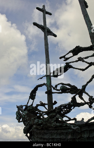 nationalen Hungersnot Denkmal Grafschaft Mayo eine Hommage an diejenigen, die Links und diejenigen, die während der großen irischen Hungersnot gestorben Stockfoto