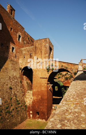 Schloss Celleno, Lazio County, Italien, Europa. Die alte Burg aus dem 11. Jahrhundert wurde in Tuffsteinblöcken erbaut und wahrscheinlich auf einer bereits bestehenden Siedlung erbaut Stockfoto