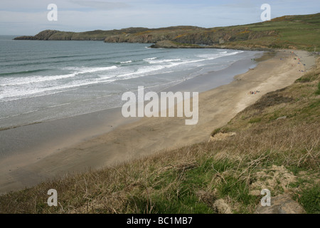 Bereich der Whitesands Bay, Wales. Luftaufnahme von Wellen, die sanft am Whitesands Bay Beach. Stockfoto