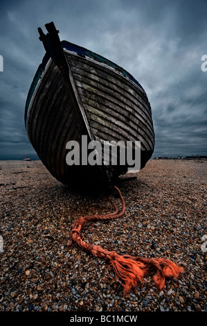 Verlassene Fischerboot bei Dungeness Kent England UK Stockfoto