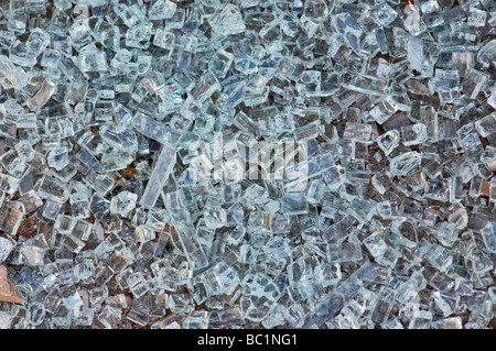 Zerbrochene Glas Hintergrundtextur. Teile der zertrümmerten Windschutzscheibe. Stockfoto