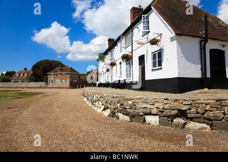 Der attraktive Pub "The Royal Oak" in das Dorf Langstone am Rande des Chichester Harbour Stockfoto