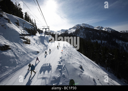 Kinder lernen, auf der menschenleeren Piste von Whistler Mountain Teil des Veranstaltungsortes für den 2010 ski winter Olympiade Kanada Stockfoto