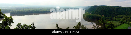 Panoramablick auf den Fluss Bild vom erhöhten Aussichtspunkt Bildnis Mounds National Monument Stockfoto