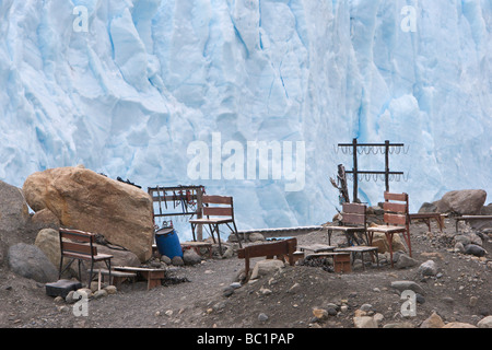 Eine verlassene Steigeisen fitting Station am terminal Gesicht der Perito Moreno Gletscher in Patagonien, Argentinien. Stockfoto