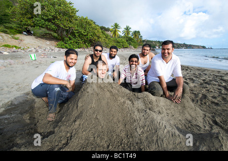 Sint Eustatius Studenten der medizinischen Fakultät, der Spaß am Strand von Oranje Stockfoto