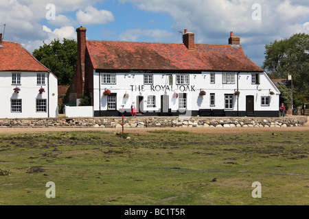 Waterfront Pub, The Royal Oak im Langstone Dorf am Rande des Chichester Harbour Stockfoto