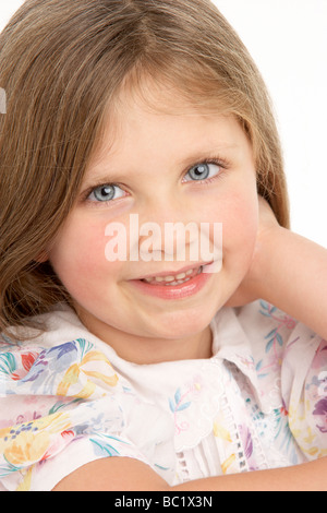 Portrait Of Smiling junges Mädchen Stockfoto