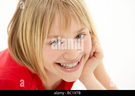 Portrait Of Smiling junges Mädchen Stockfoto