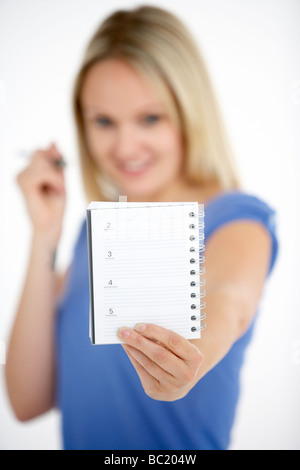 Frau mit Tagebuch Stockfoto